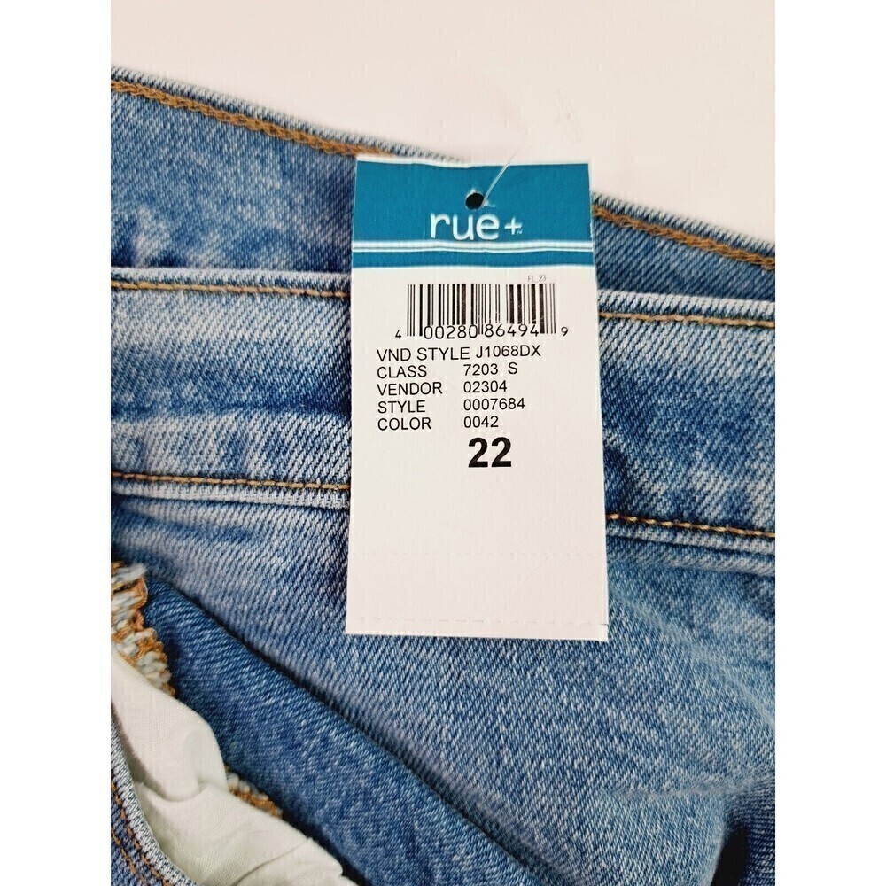 Rue 21+ Women's Distressed Cropped Mom Jeans Medium Wash Size 22 - Picture 5 of 6